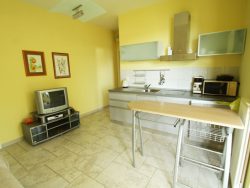 yellow-apartment2