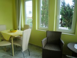 yellow-apartment3
