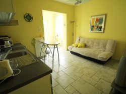 yellow-apartment4