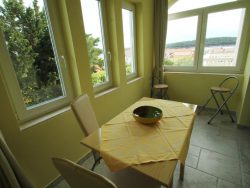 yellow-apartment5