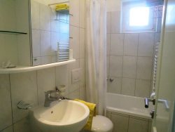 yellow-apartment6